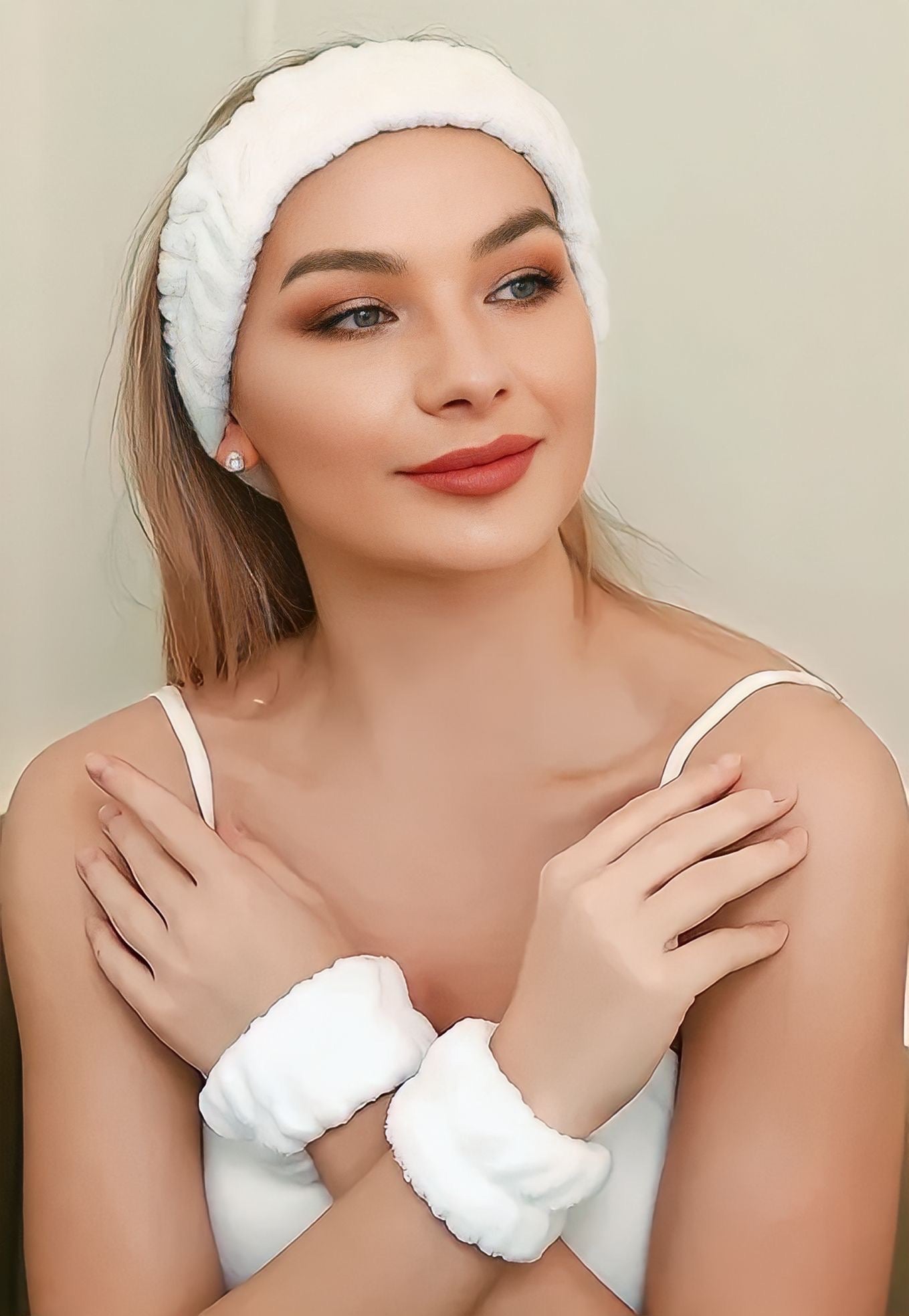 Cleanse Crown 2Skin and SatinMy StoreIntroducing the Cleanse Crown – your ultimate solution for a stylish, rewash able headband that keeps water and makeup out of your hair. Elevate your beauty routine Cleanse Crown 2.0